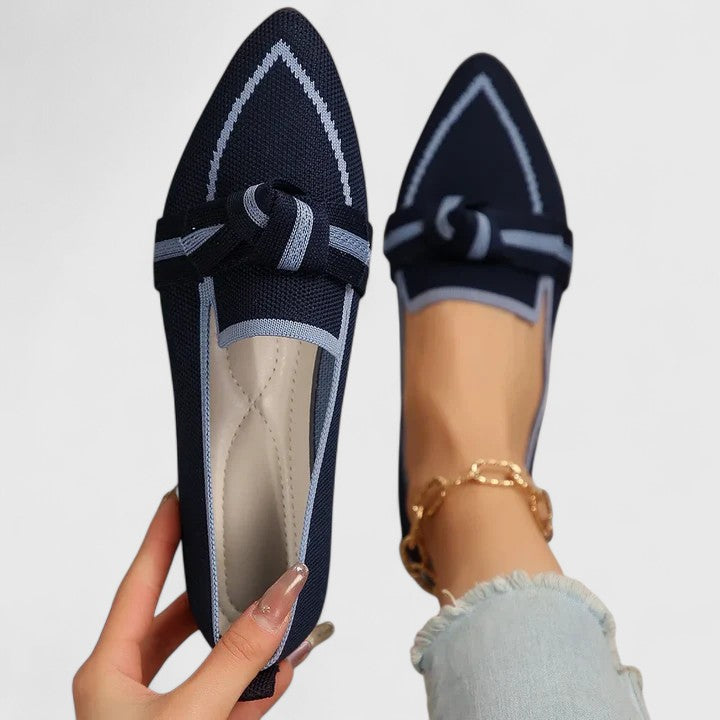 Mocasines ortopédicos para mujer con punta fina, detalle de lazo y plantilla ergonómica acolchada