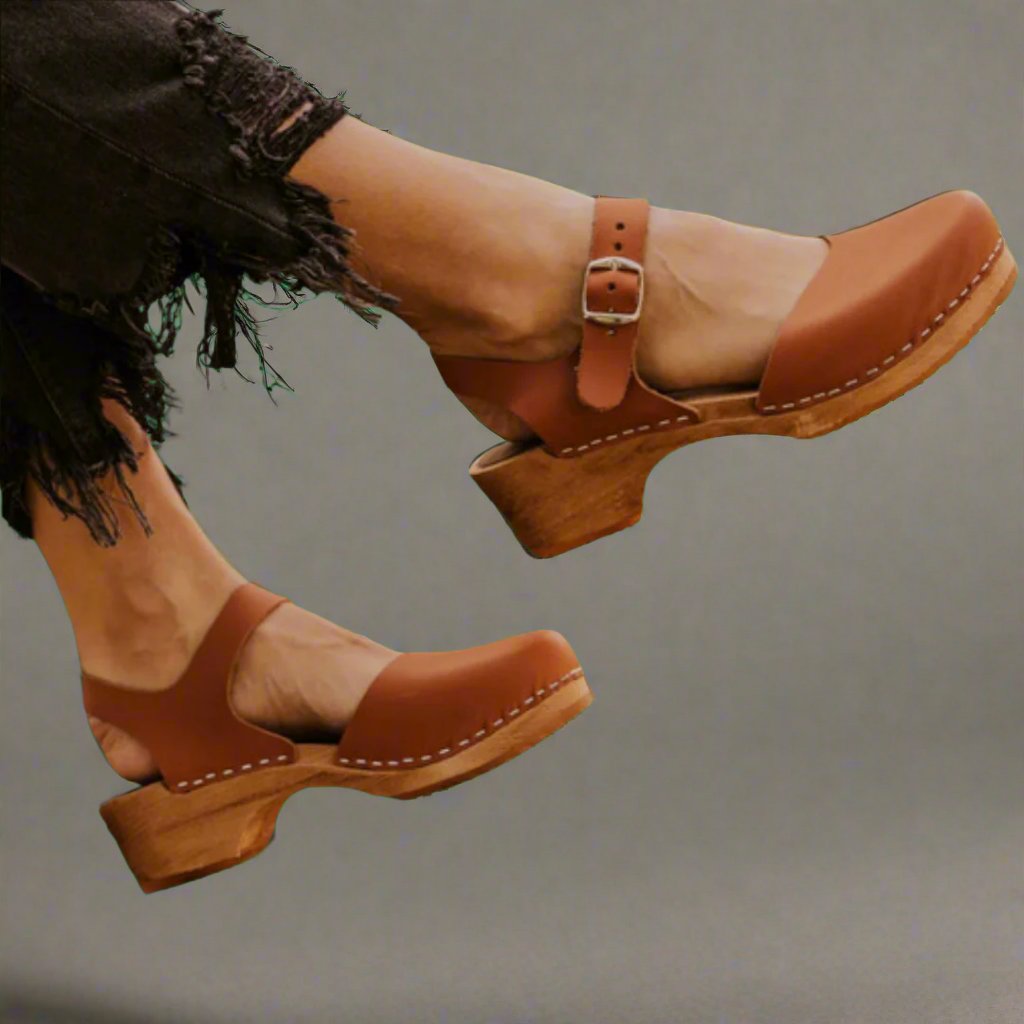 Women's Platform Clogs Wooden Heel Closed Toe Ankle Strap - Brown