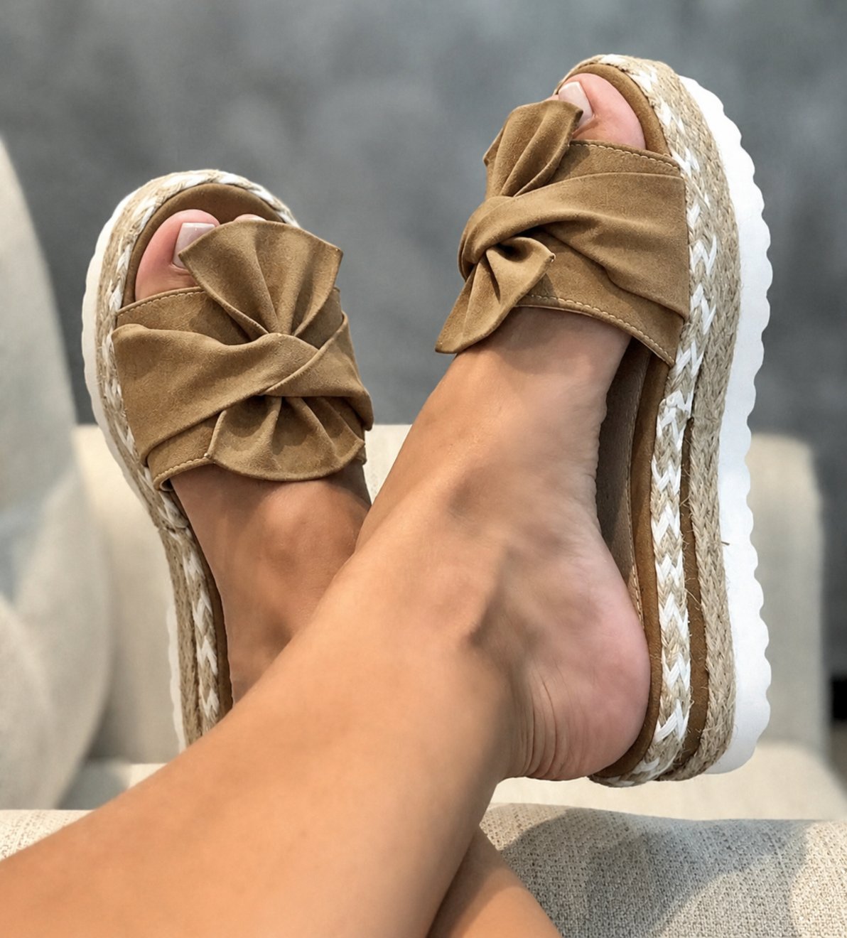 Sandalias Cuña Trenzada Detalle Lazo