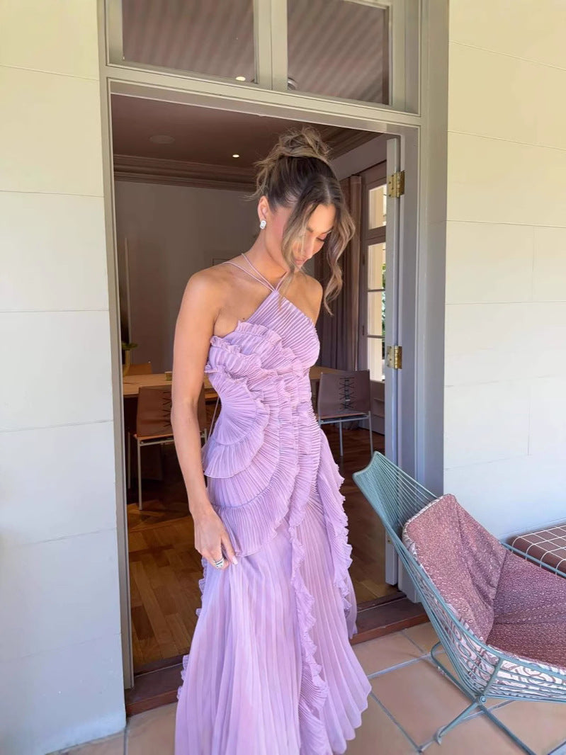 Plisa | Vestido Largo Plisado con Escote Halter y Volantes