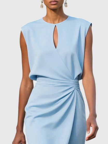 Vestido midi sofisticado con escote keyhole, drapeado lateral y corte entallado para mujer