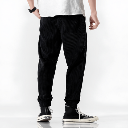 Pantalones modernos de pana para hombre con textura acanalada, ajuste cómodo y estilo informal