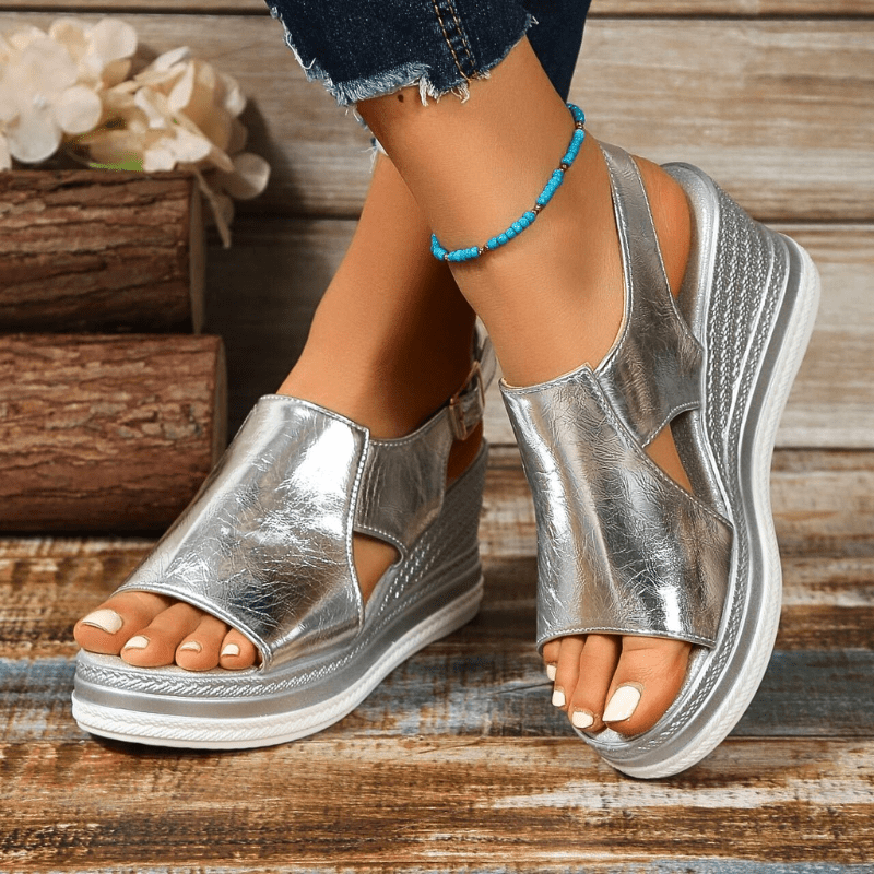 Sandalias ortopédicas de cuña con tiras metálicas y plantilla ergonómica para mujer, cómodas y elegantes para verano o diario