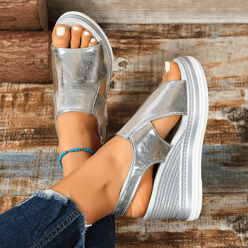 Sandalias ortopédicas de cuña con tiras metálicas y plantilla ergonómica para mujer, cómodas y elegantes para verano o diario