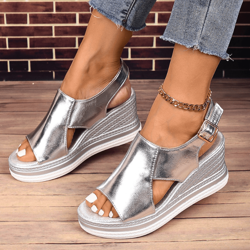 Sandalias ortopédicas de cuña con tiras metálicas y plantilla ergonómica para mujer, cómodas y elegantes para verano o diario