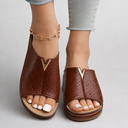 Sandalias de cuero con diseño elegante y ajuste cómodo para mujer, ideales para uso diario o paseo