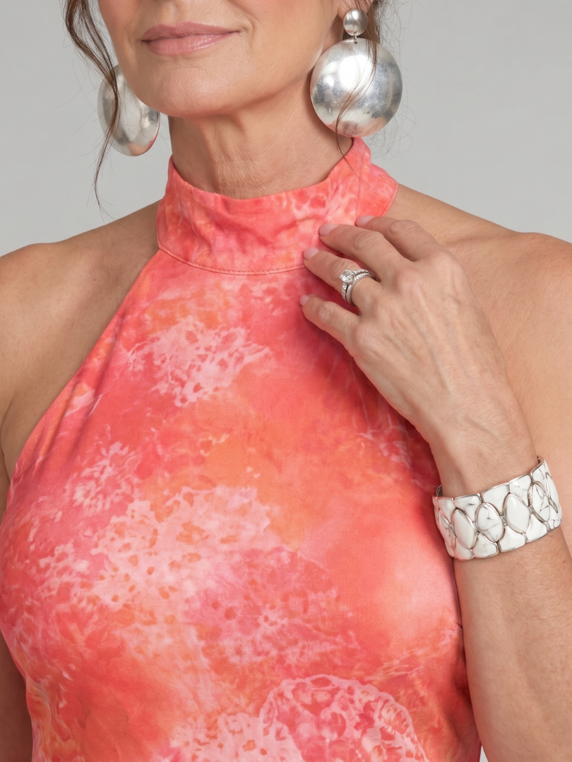 Vestido Maxi con Cuello Halter y Estampado Botánico | Diseño Elegante