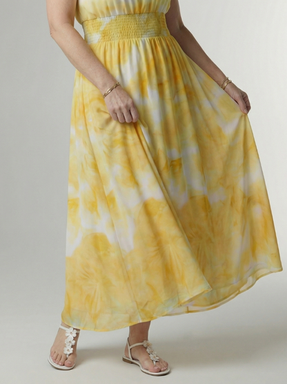 Vestido Midi con Estampado Floral Recogido y Cuello Halter | Diseño Elegante