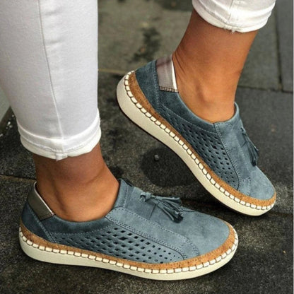 Zapatos ortopédicos slip-on con diseño perforado transpirable y suela ergonómica para mujer