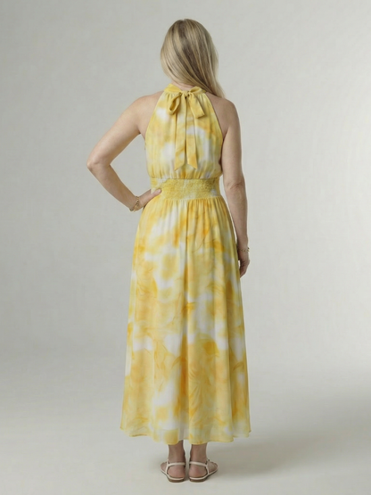 Vestido Midi con Estampado Floral Recogido y Cuello Halter | Diseño Elegante