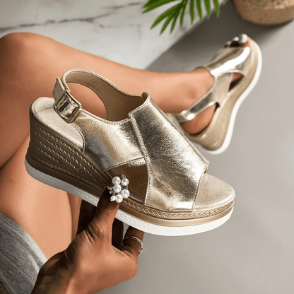 Sandalias ortopédicas de cuña con tiras metálicas y plantilla ergonómica para mujer, cómodas y elegantes para verano o diario