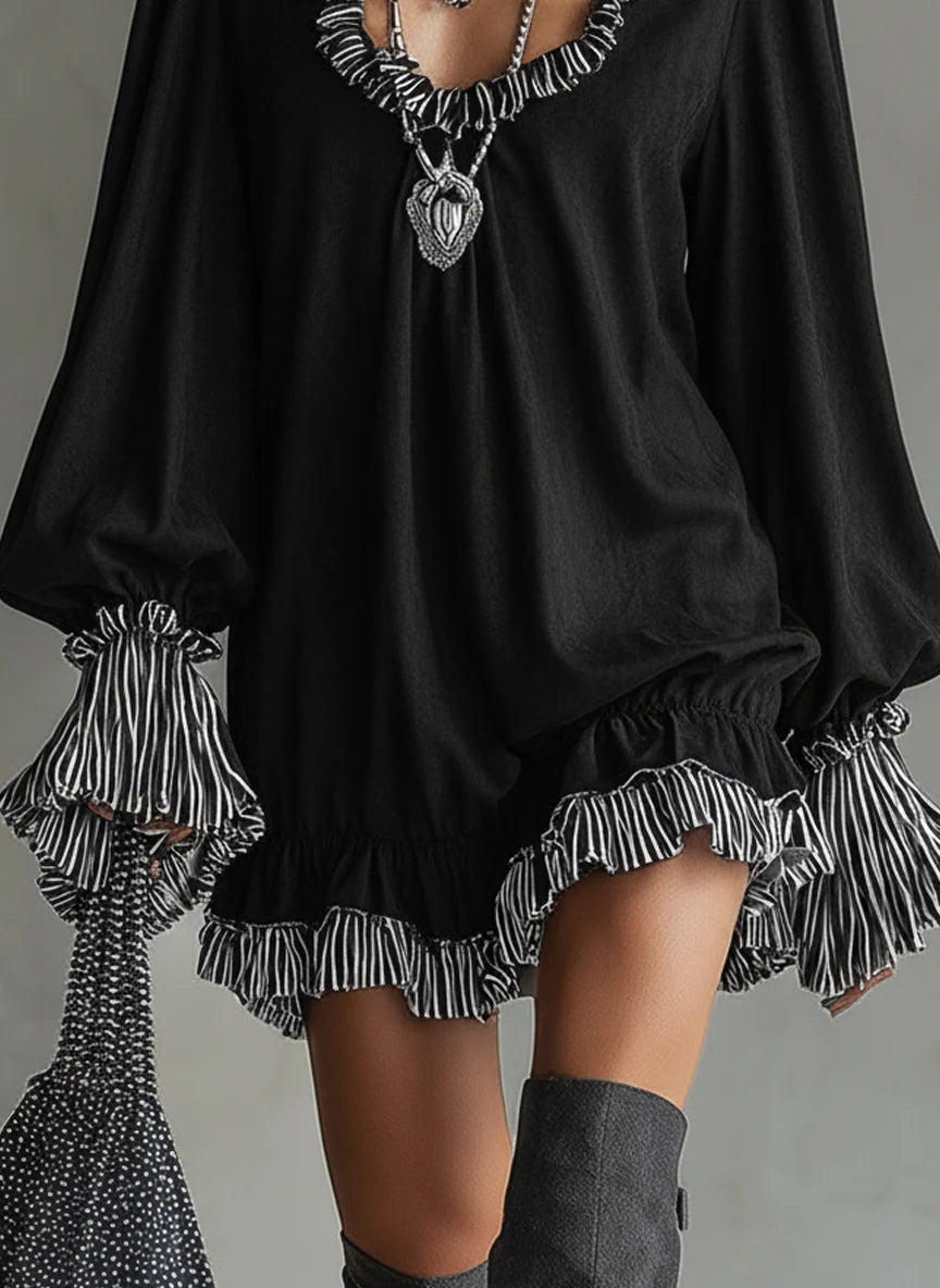 Vestido mini holgado para mujer en negro con efecto ante, detalles a rayas y volantes elegantes