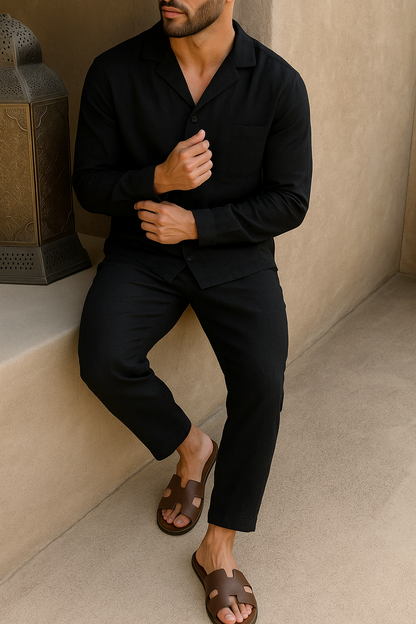 Conjunto para hombre, camisa abierta y pantalones rectos en color claro, elegante y transpirable