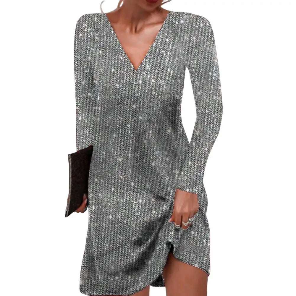 Elegante vestido cruzado para mujer con escote en V, corte favorecedor y diseño sofisticado