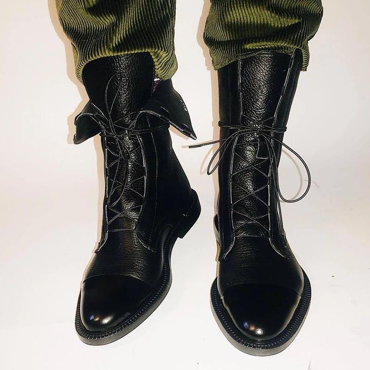 Botas de cuero elegantes con cordones frontales y suela cómoda para mujer, modernas y versátiles para otoño o uso diario
