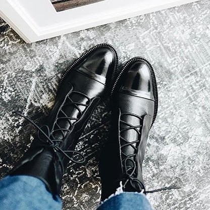 Botas de cuero elegantes con cordones frontales y suela cómoda para mujer, modernas y versátiles para otoño o uso diario