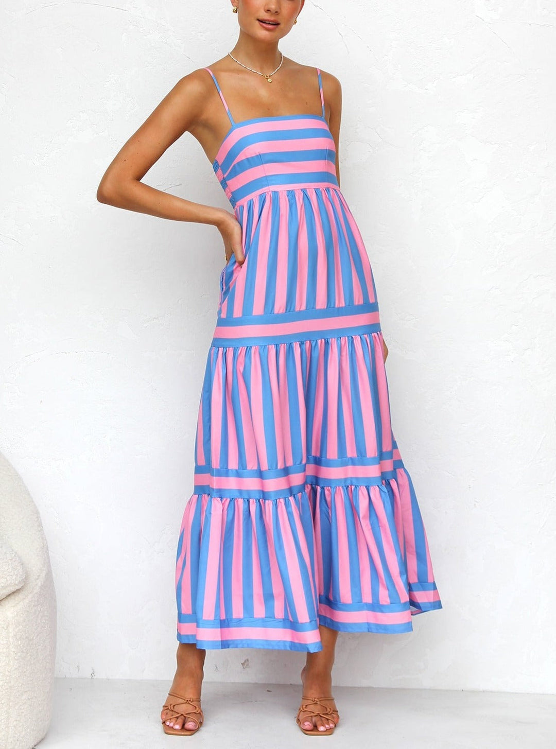 Vestido de verano ligero con tirantes finos y estampado a rayas para mujer, fresco y elegante