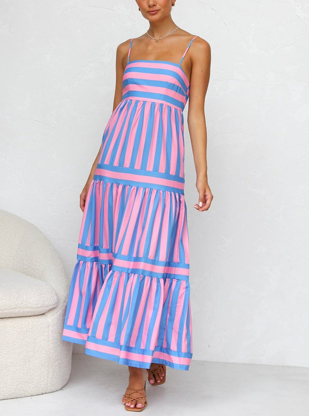 Vestido de verano ligero con tirantes finos y estampado a rayas para mujer, fresco y elegante