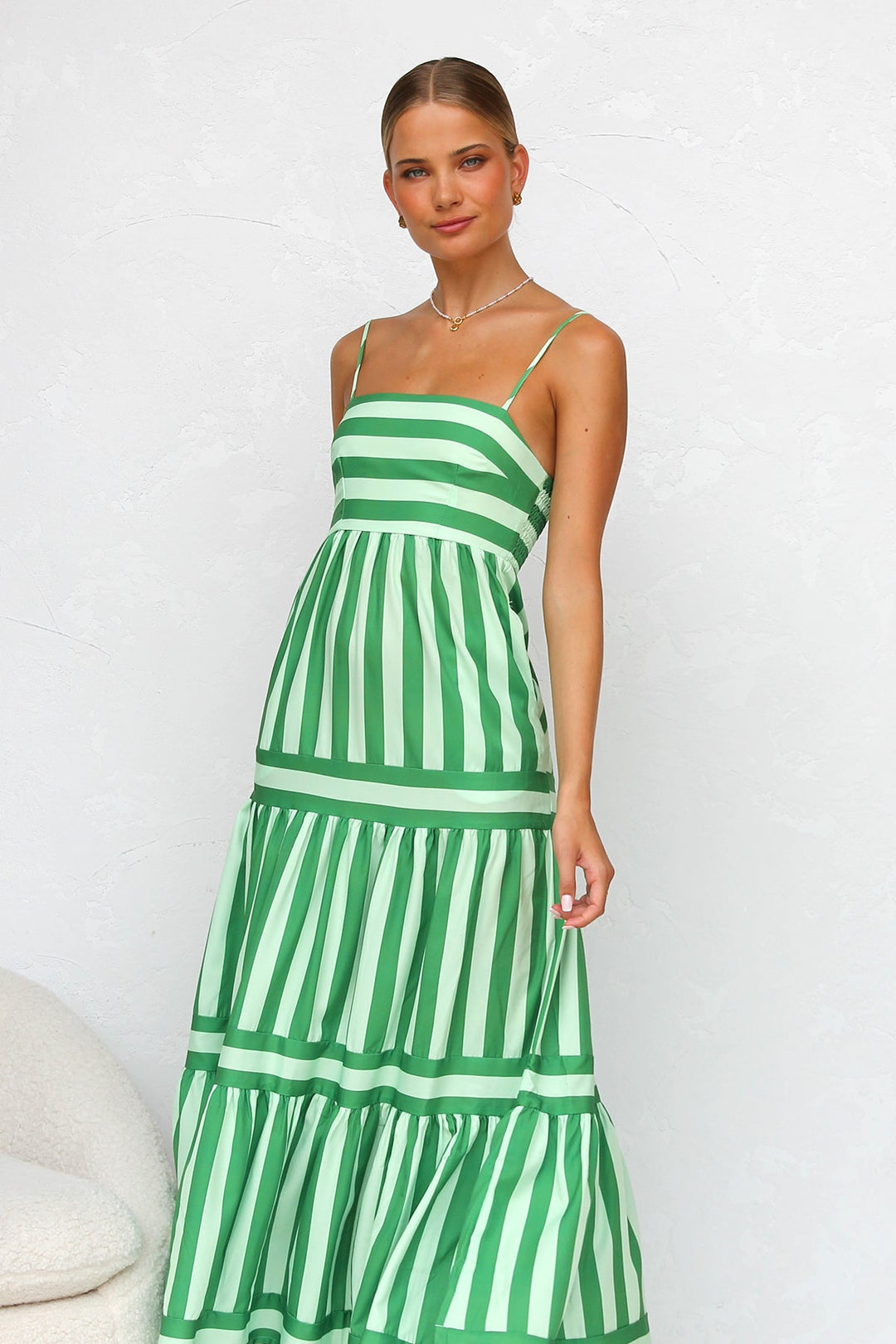 Vestido de verano ligero con tirantes finos y estampado a rayas para mujer, fresco y elegante