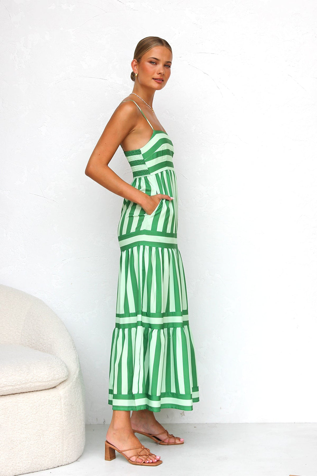 Vestido de verano ligero con tirantes finos y estampado a rayas para mujer, fresco y elegante