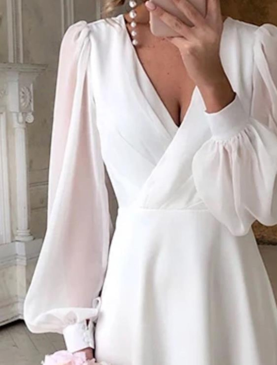 Vestido de novia clásico para mujer con mangas largas y silueta fluida, elegante y romántico