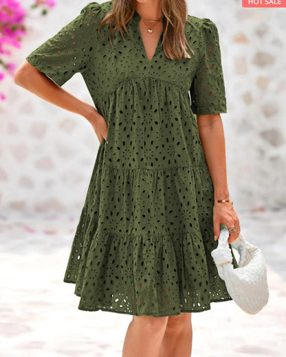 Vestido de verano con encaje y volantes, diseño chic y femenino que realza cualquier look