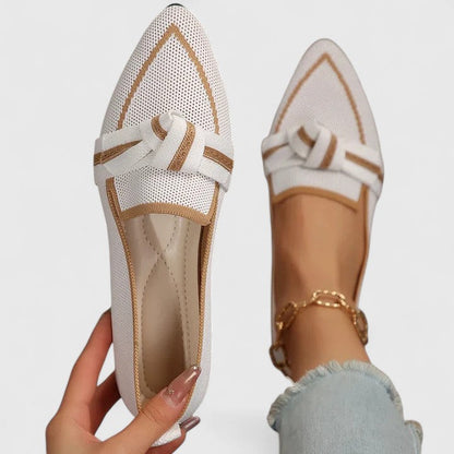 Mocasines ortopédicos para mujer con punta fina, detalle de lazo y plantilla ergonómica acolchada