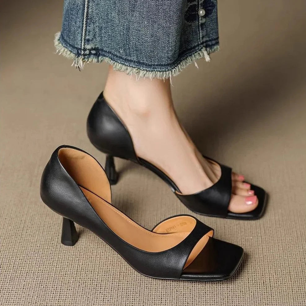 Tacones femeninos de cuero con diseño clásico y elegante, cómodos y versátiles para cualquier ocasión