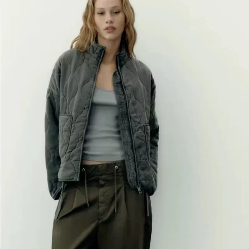 Chaqueta mujer moderna y estilosa, confortable para oficina o viaje