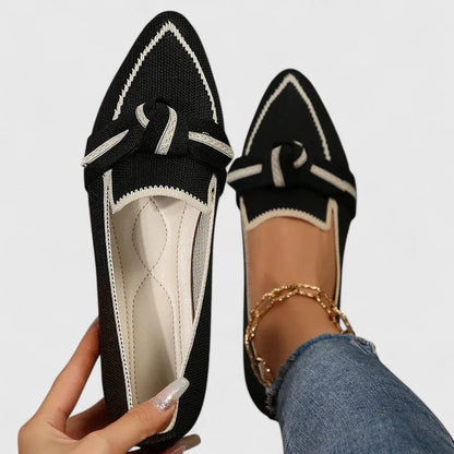 Mocasines ortopédicos para mujer con punta fina, detalle de lazo y plantilla ergonómica acolchada