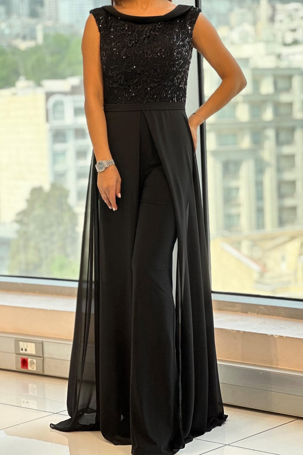 Mono largo de tul para mujer con cuello redondo y panel superior texturizado, elegante, fluido y sofisticado