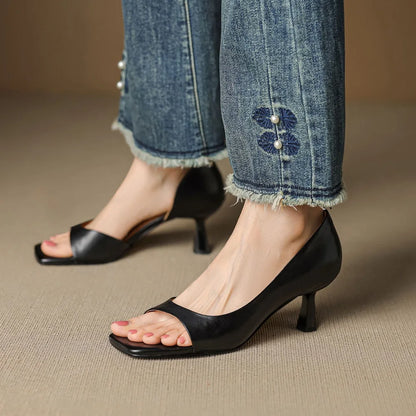 Tacones femeninos de cuero con diseño clásico y elegante, cómodos y versátiles para cualquier ocasión