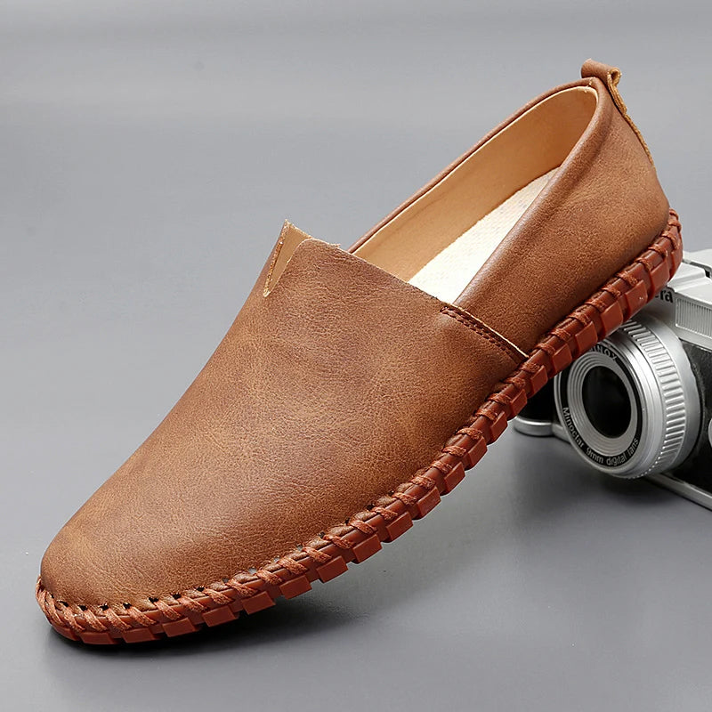 Zapatos tipo loafer de cuero para hombre con acabado premium, cómodos y estilizados
