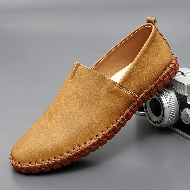 Zapatos tipo loafer de cuero para hombre con acabado premium, cómodos y estilizados