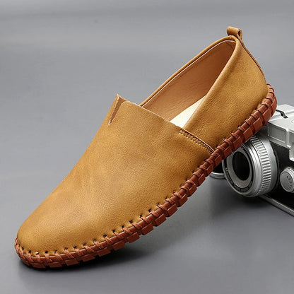 Zapatos tipo loafer de cuero para hombre con acabado premium, cómodos y estilizados