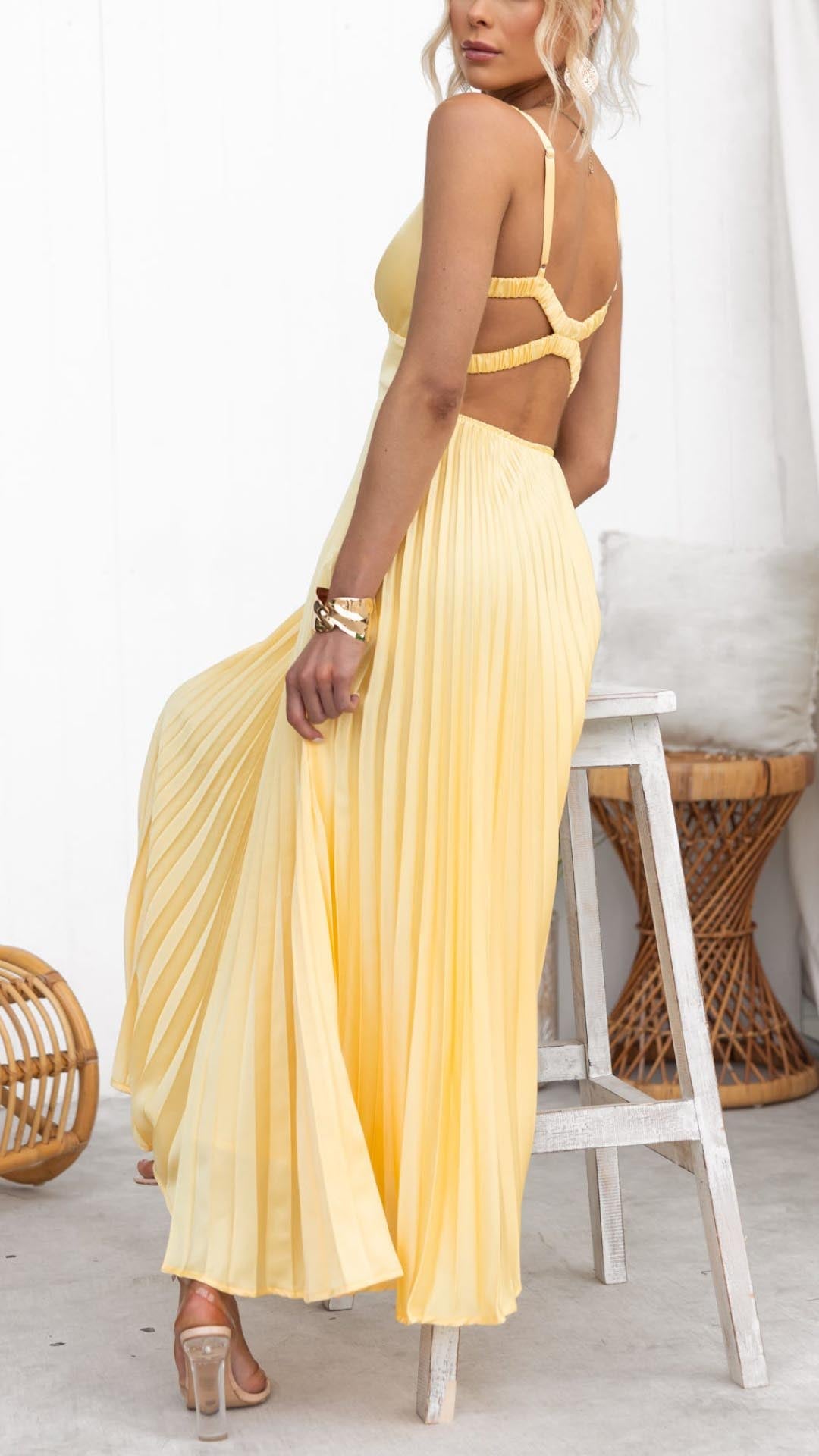Vestido maxi plisado amarillo con escote en V para mujer, ligero y elegante para verano