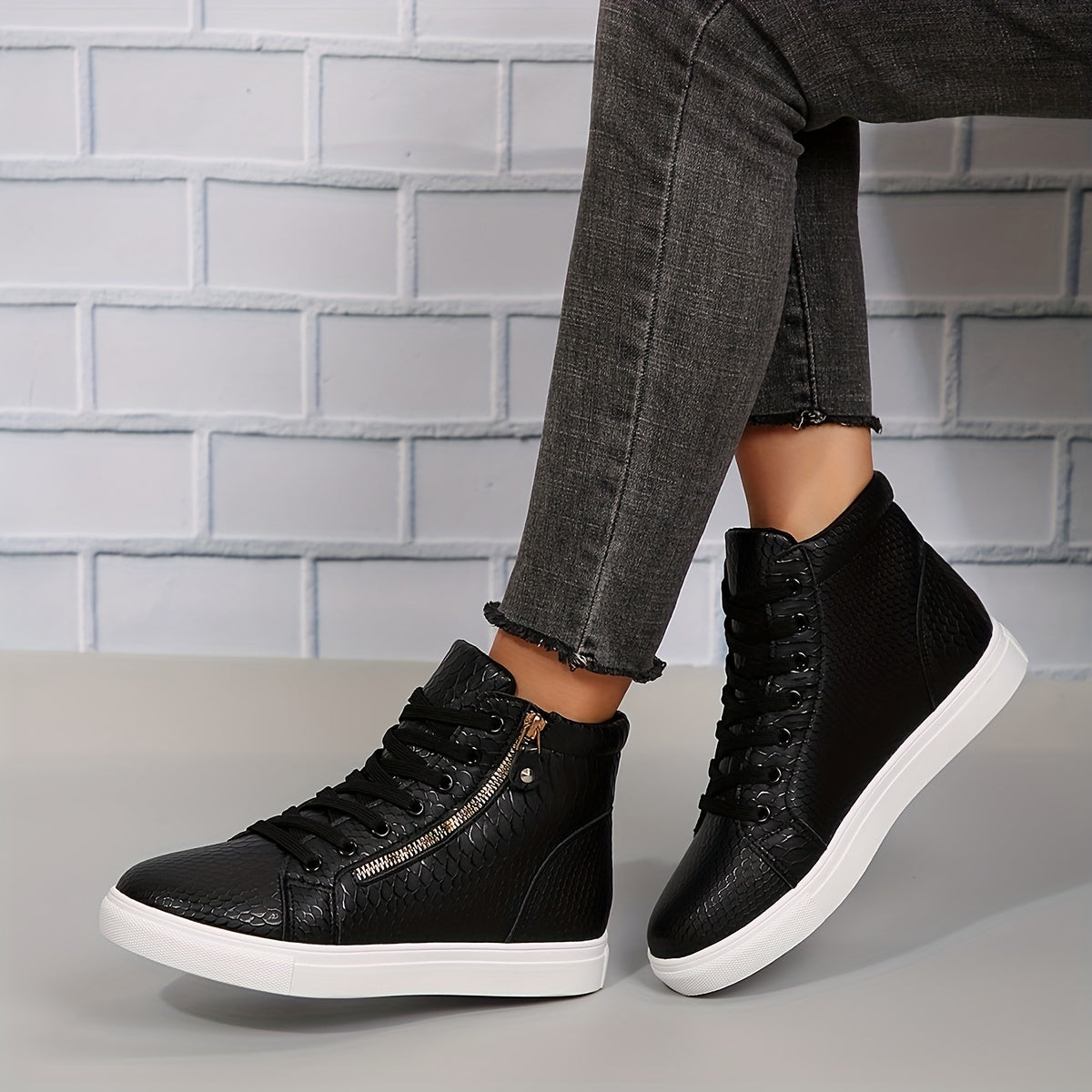 Sneakers altas con cordones para mujer - Estilo clásico y versátil