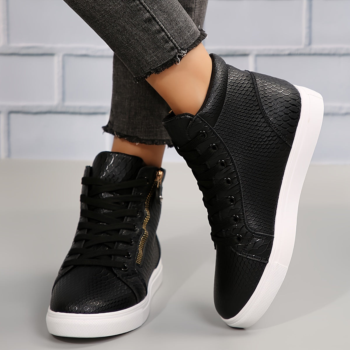 Sneakers altas con cordones para mujer - Estilo clásico y versátil