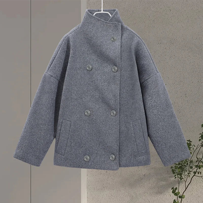 Bronte | Abrigo Entallado con Cuello Alto y Doble Botonadura para Mujer