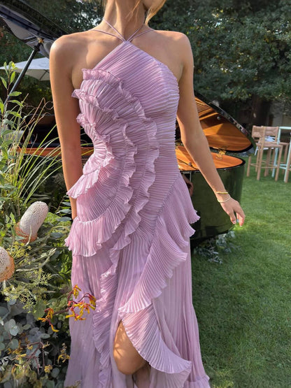 Plisa | Vestido Largo Plisado con Escote Halter y Volantes