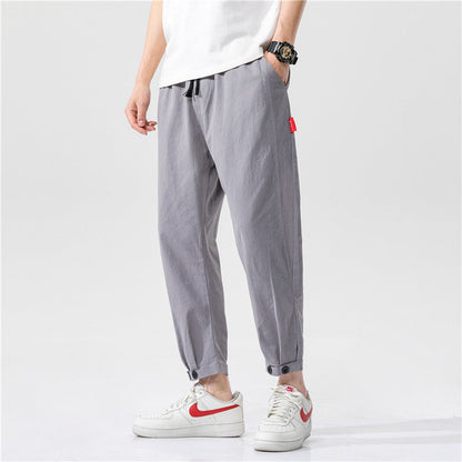 Pantalones ajustados para hombre confeccionados en tejido ligero y transpirable, con un corte moderno y un ajuste cómodo