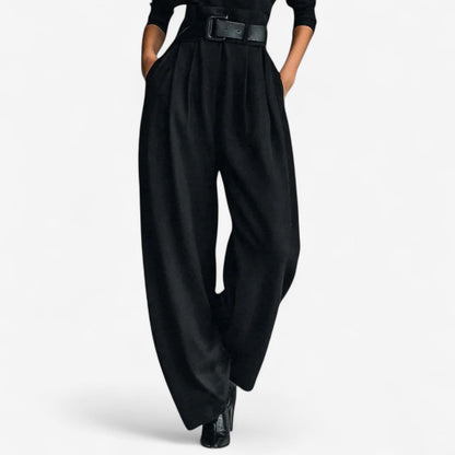 Dora | Mono de Punto de Cuello Alto con Pantalón Elegante para Mujer