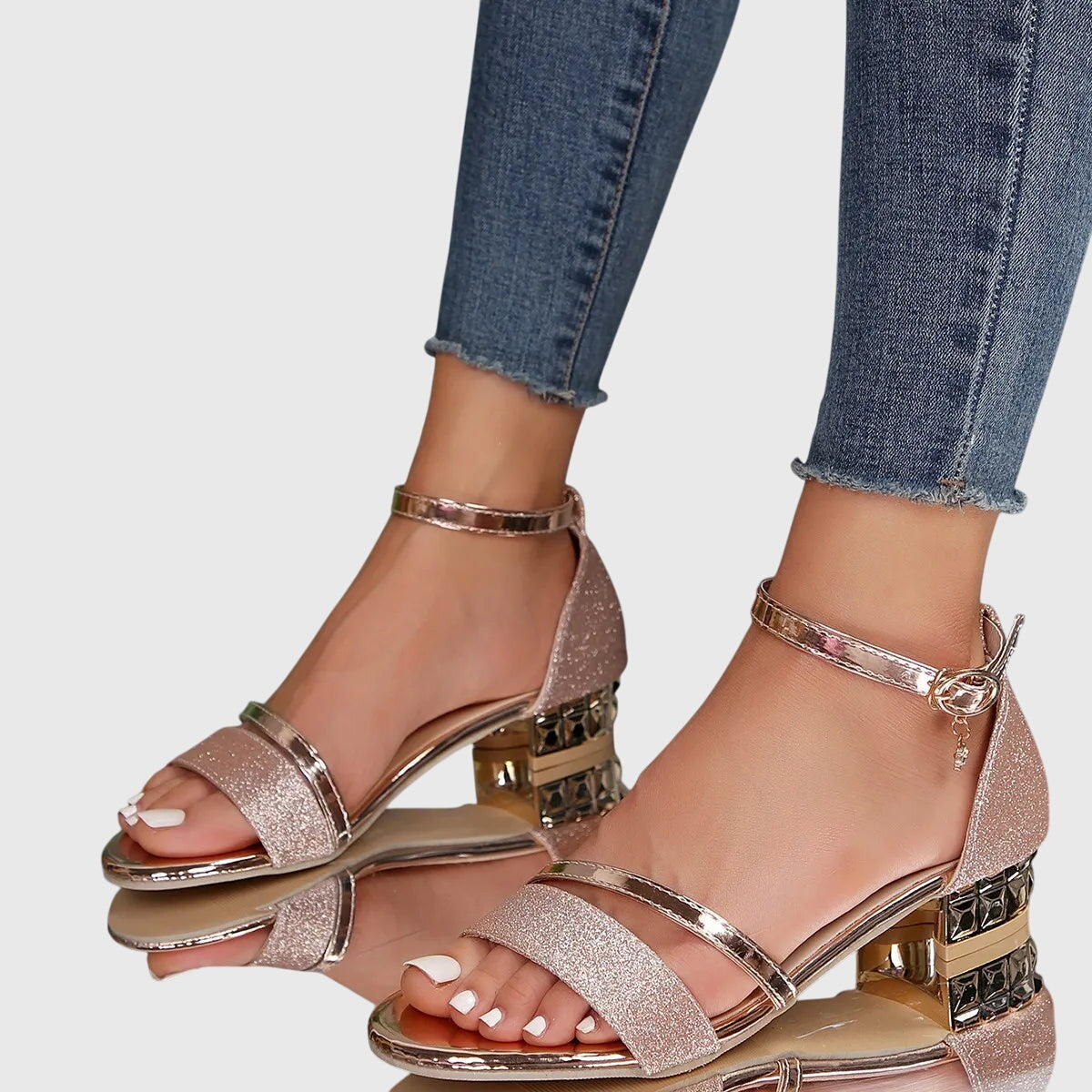Sandalias ortopédicas de tacón con tiras elegantes y plantilla ergonómica para mujer, cómodas y versátiles para verano o evento