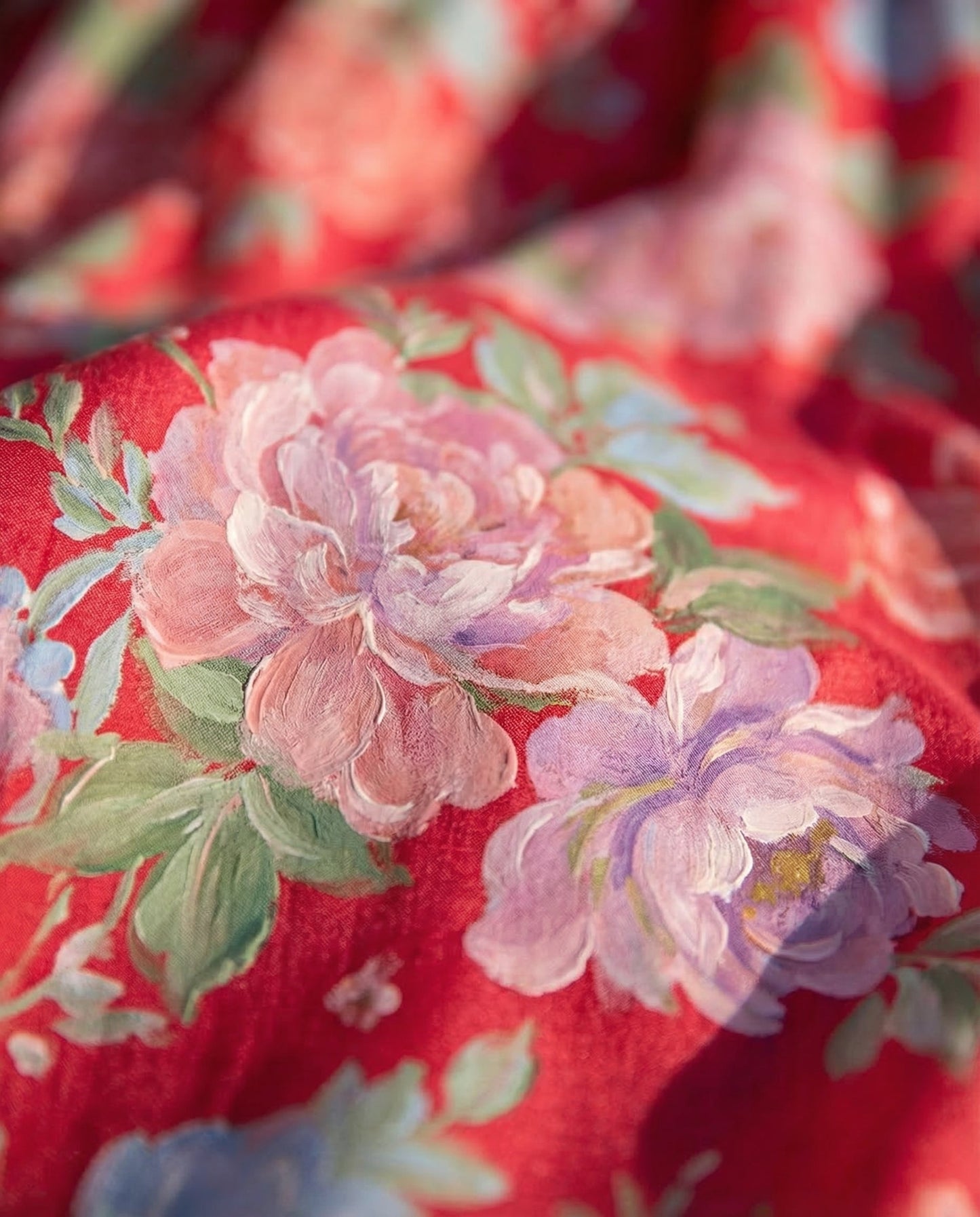 Vestido con flores con cuello en V