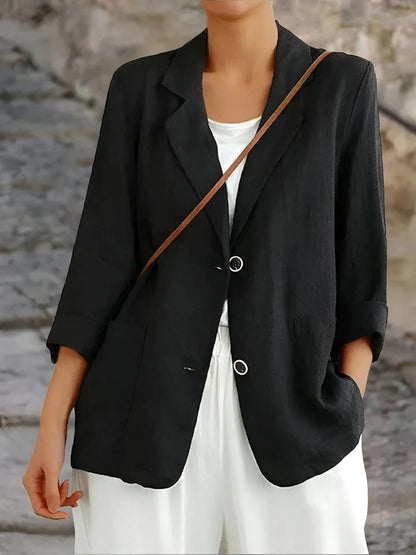 Blazer de dama con corte entallado y doble botonadura