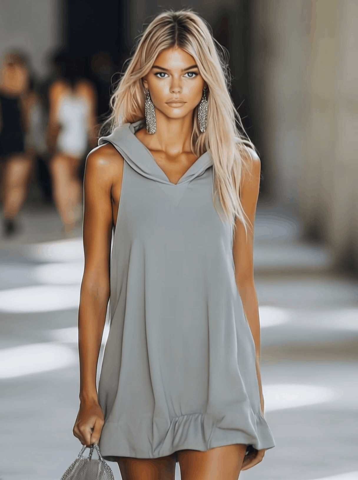 Vestido Mini Capucha Sin Mangas