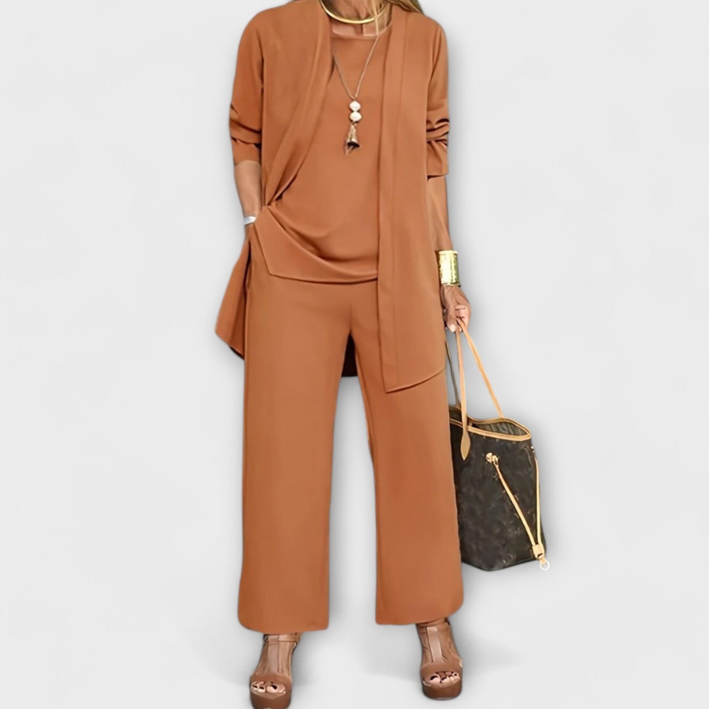 Conjunto coordado de tres piezas en gris para mujer