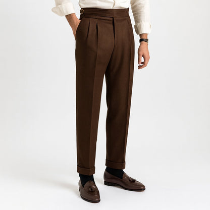 Pantalón de hombre de talle alto con pliegues y cordón de ajuste
