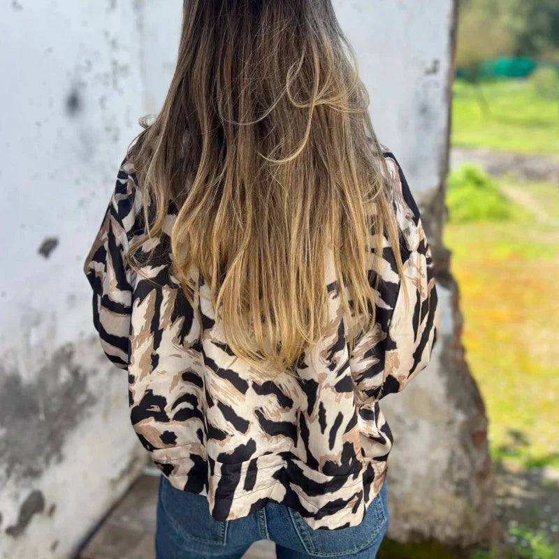 Camila | Chaqueta Bomber con Estampado Animal Print y Cremallera para Mujer