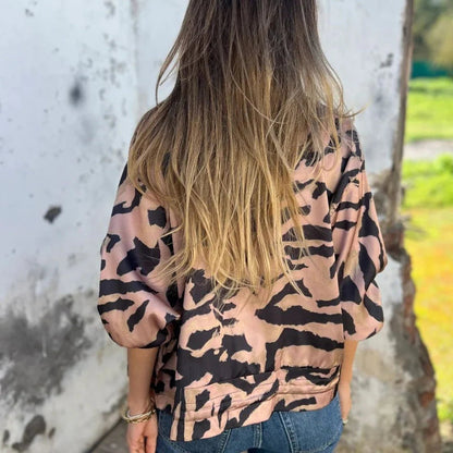 Camila | Chaqueta Bomber con Estampado Animal Print y Cremallera para Mujer